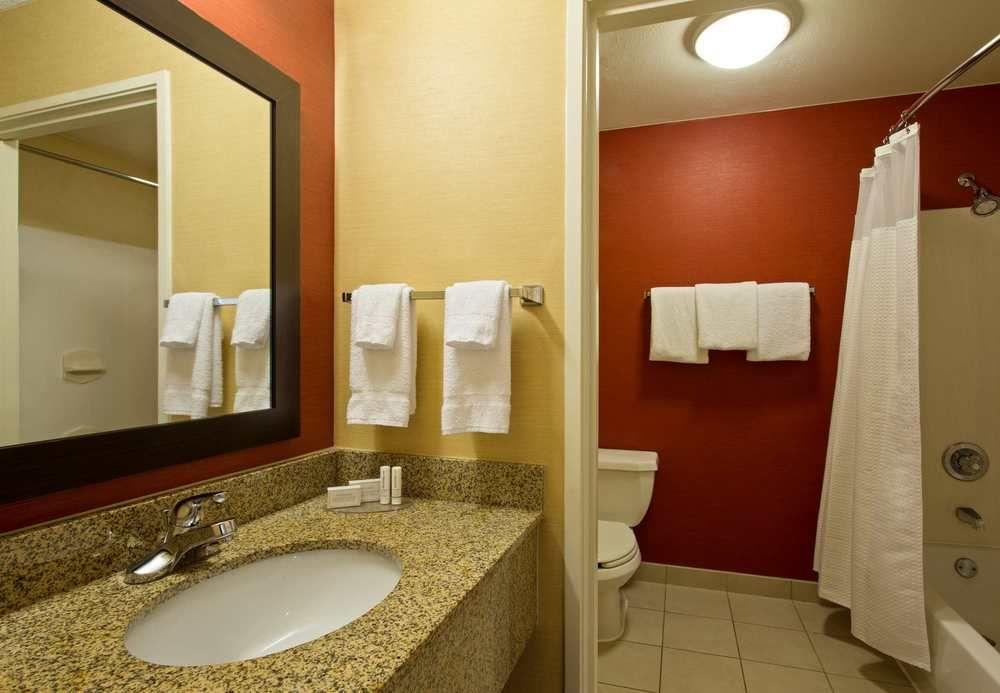 Hotel Courtyard Brandon 3*