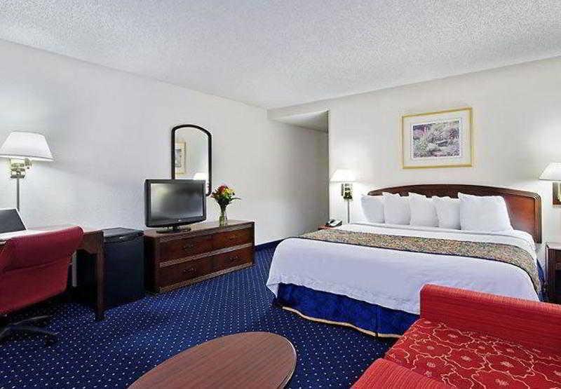 Hotel Courtyard Brandon 3*