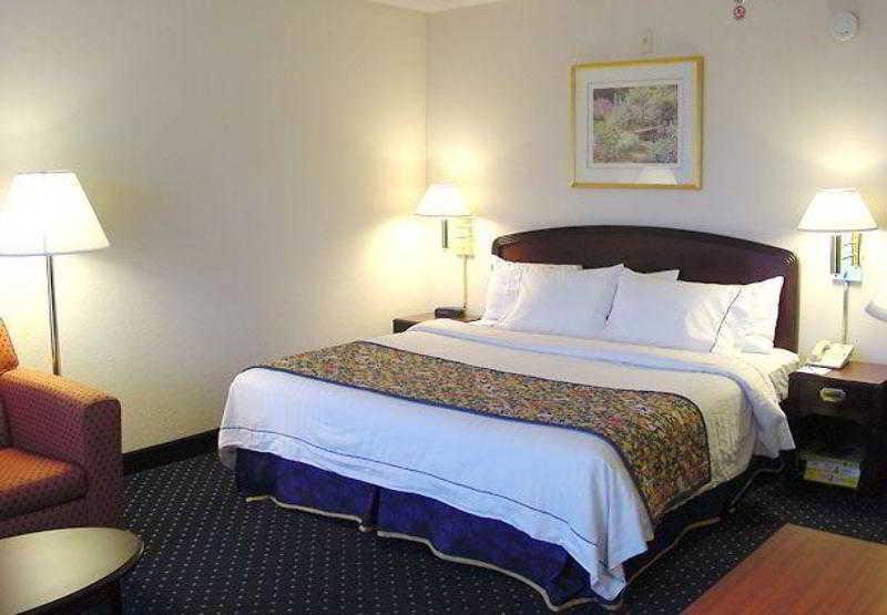 Courtyard Brandon Hotel 3*