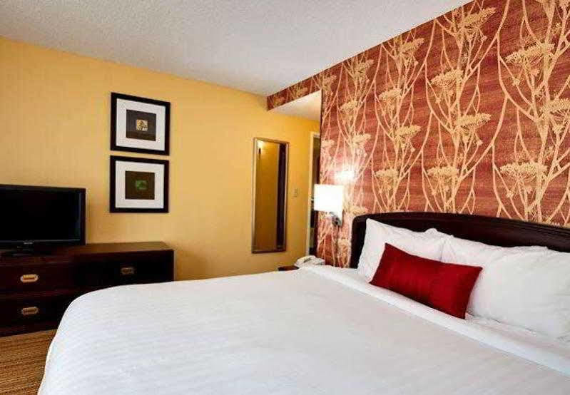 Hotel Courtyard Brandon 3*