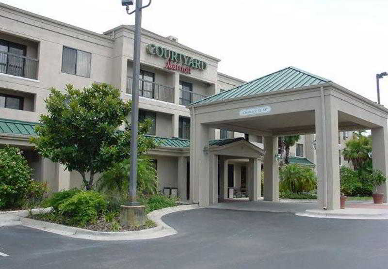 Courtyard Brandon Tampa