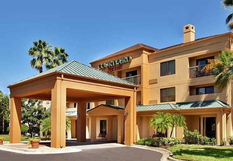 Courtyard Brandon Hotel 3*