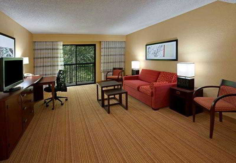 Courtyard Brandon Hotel